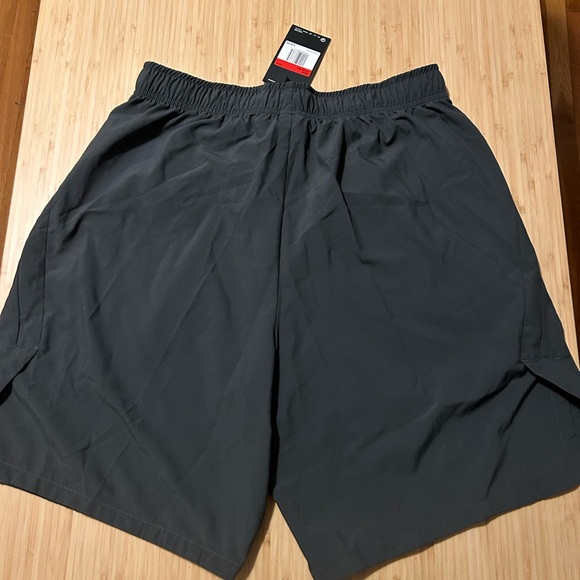 Nike Dri-FIT Men's athletic Training Shorte - Picture 2 of 4